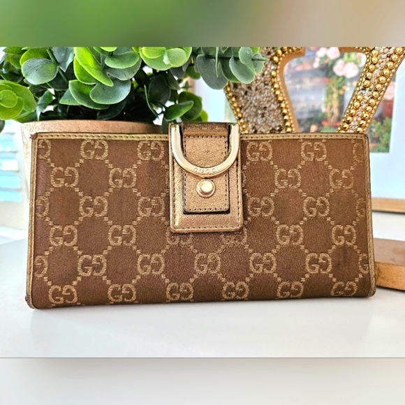 Gucci Handbags - GUC Gucci Monogram Canvas Wallet